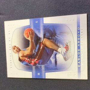 🏀NBA Fleer #30 CARLOS ARROYO Basketball Card with Blue and Red 2005 Near Mint